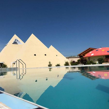 Demjeni Piramis Furdo Es Udulopark Otel Dış mekan fotoğraf