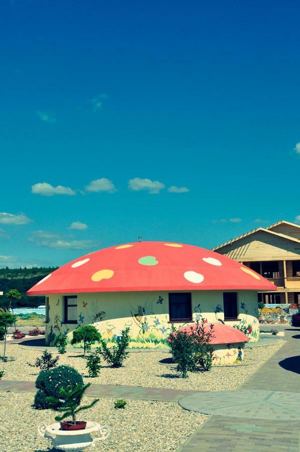 Demjeni Piramis Furdo Es Udulopark Otel Dış mekan fotoğraf